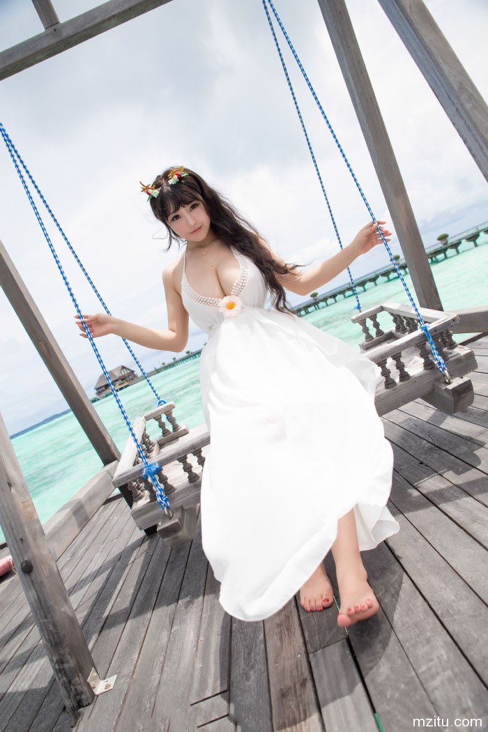 简直波涛汹涌! 绝美巨乳美女Barbie可儿海边写真