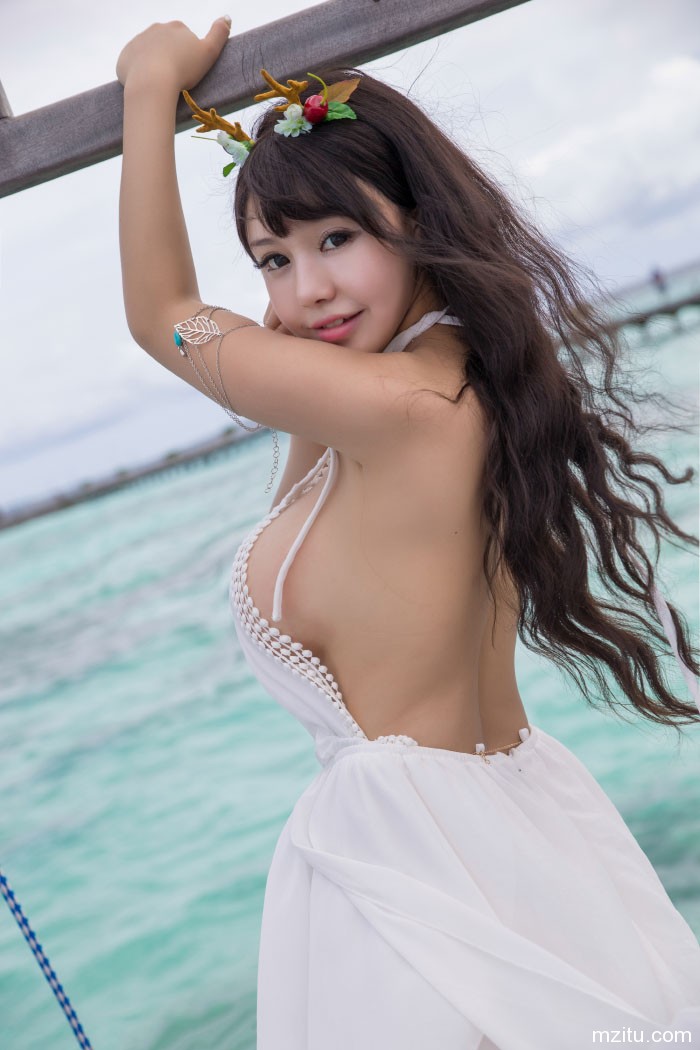 简直波涛汹涌! 绝美巨乳美女Barbie可儿海边写真