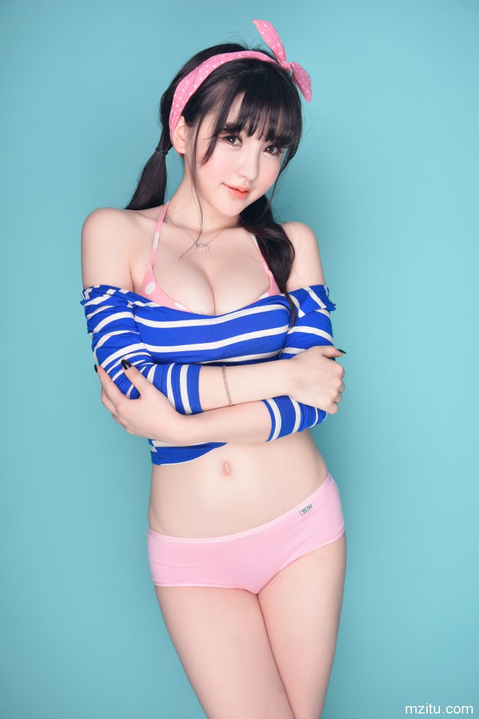 推女神美女米妮mini性感内衣小秀乳沟