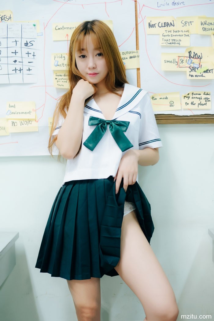 绝色妹子王语纯性感学生制服照美臀诱人