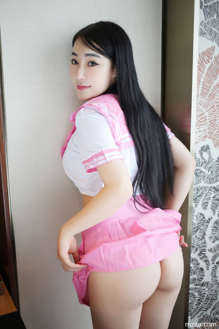 美媛馆 纹身妹子小妮性感翘臀私房照