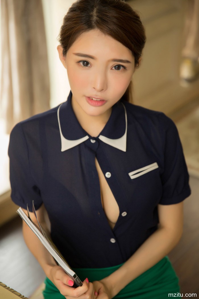 绝对让你无法专心上课的性感女老师夏小秋