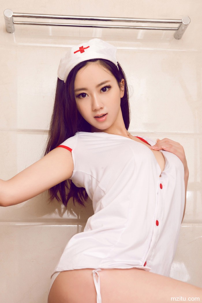 大胸妹子然然护士制服湿身诱惑