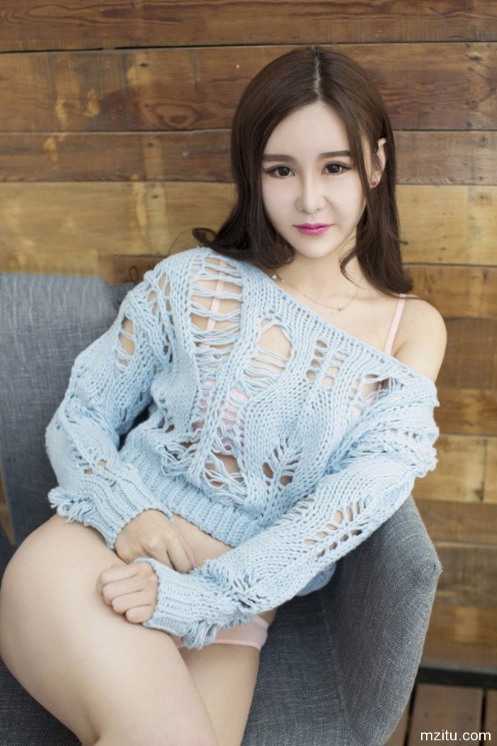 尤果网小软羞涩展示若隐若现的傲人身材