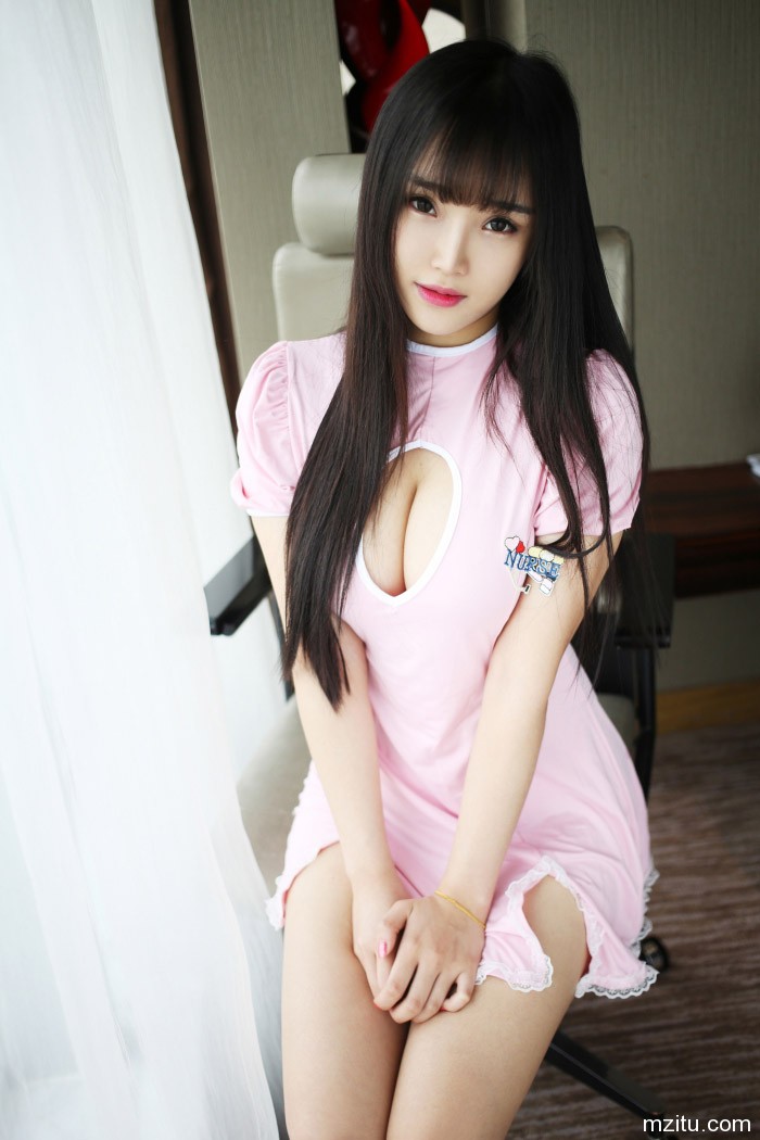 长发红唇性感睡衣 美女夏瑶秒杀宅男