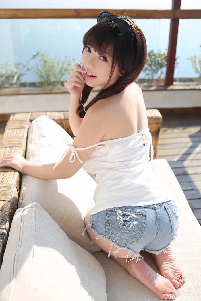 刘飞儿faye傲人身材豪乳呼之欲出