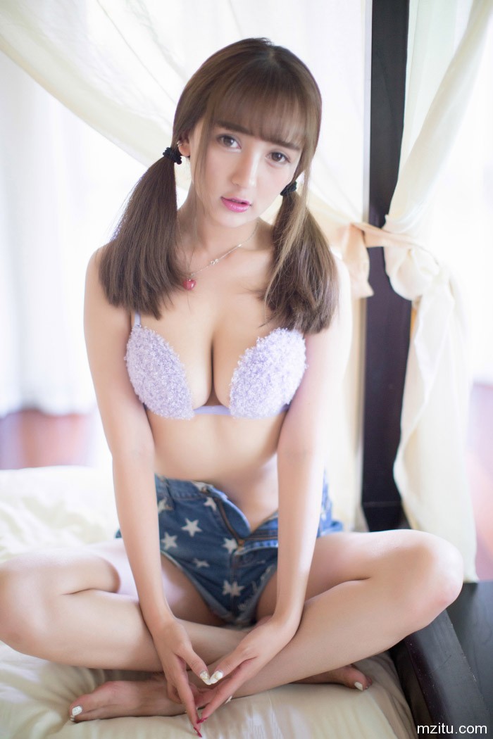 混血美女小潘鼠香艳私房照