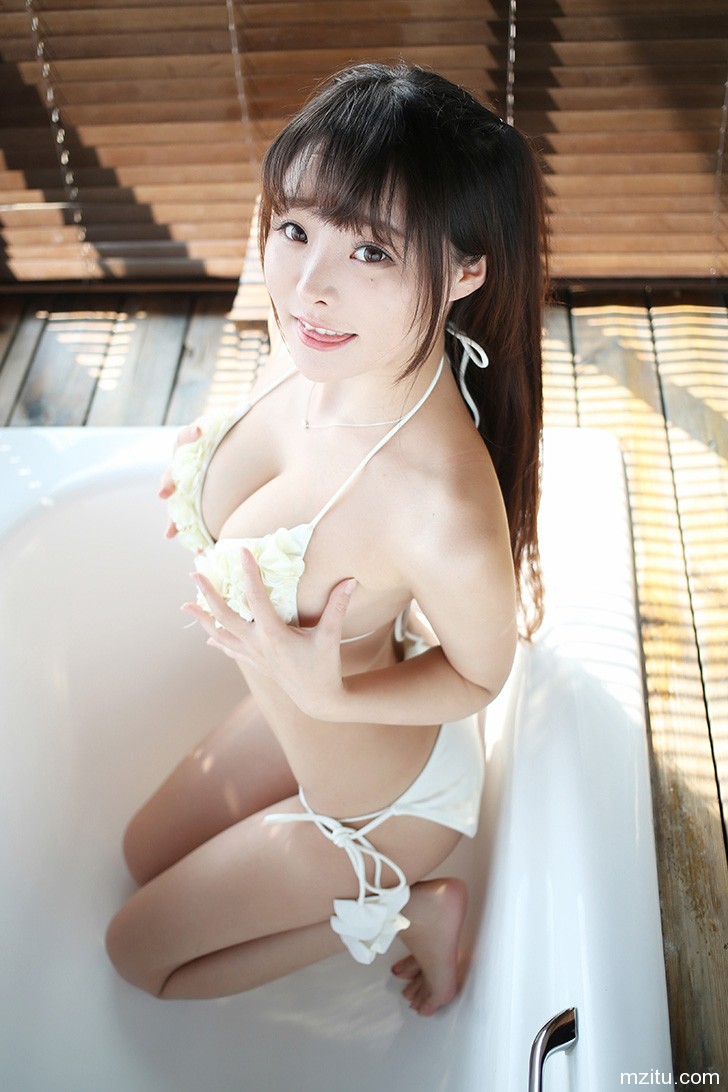 童颜巨乳柳侑绮性感比基尼清纯又火辣