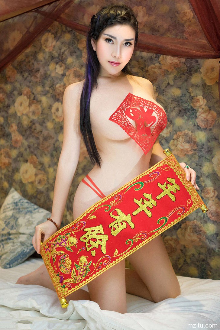 大奶模特杨伊性感贺新春