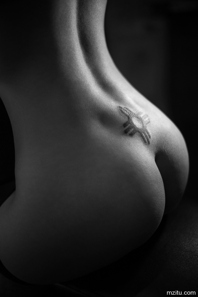 妹子直播纹身 简直魔鬼身材