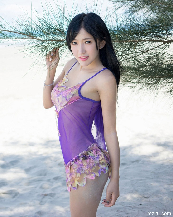 杨上萱蕾丝吊带尽显透视诱惑