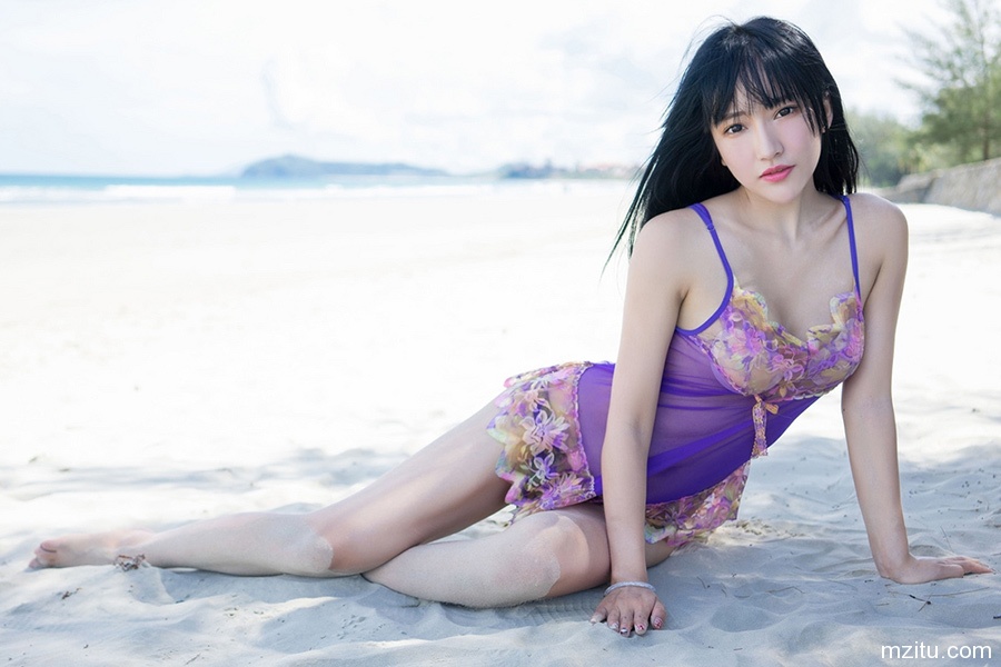 杨上萱蕾丝吊带尽显透视诱惑