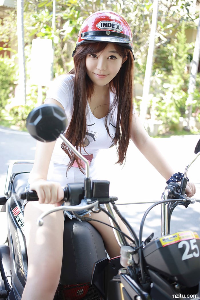 挡不住的波涛胸涌 清纯妹子刘飞儿白嫩美乳好诱人