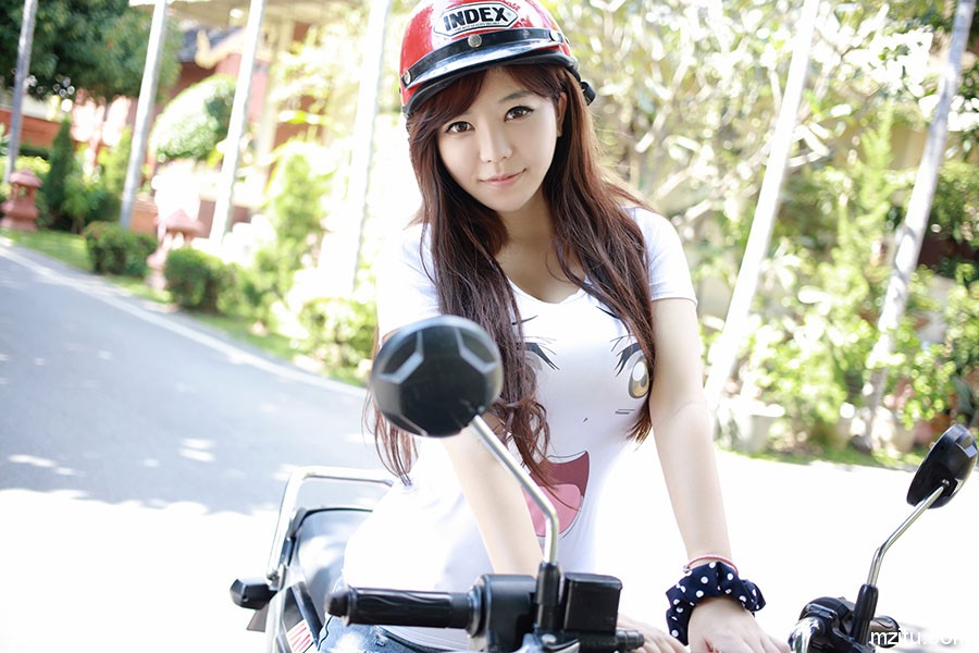 挡不住的波涛胸涌 清纯妹子刘飞儿白嫩美乳好诱人