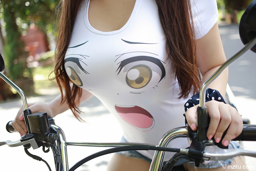 挡不住的波涛胸涌 清纯妹子刘飞儿白嫩美乳好诱人