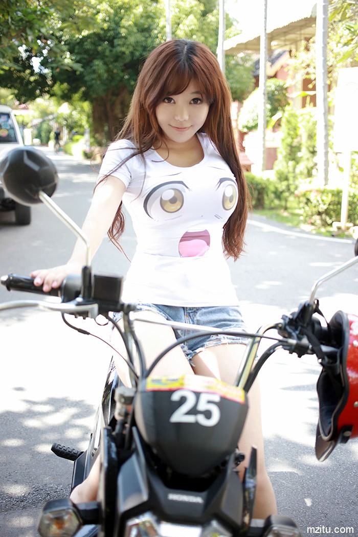 挡不住的波涛胸涌 清纯妹子刘飞儿白嫩美乳好诱人