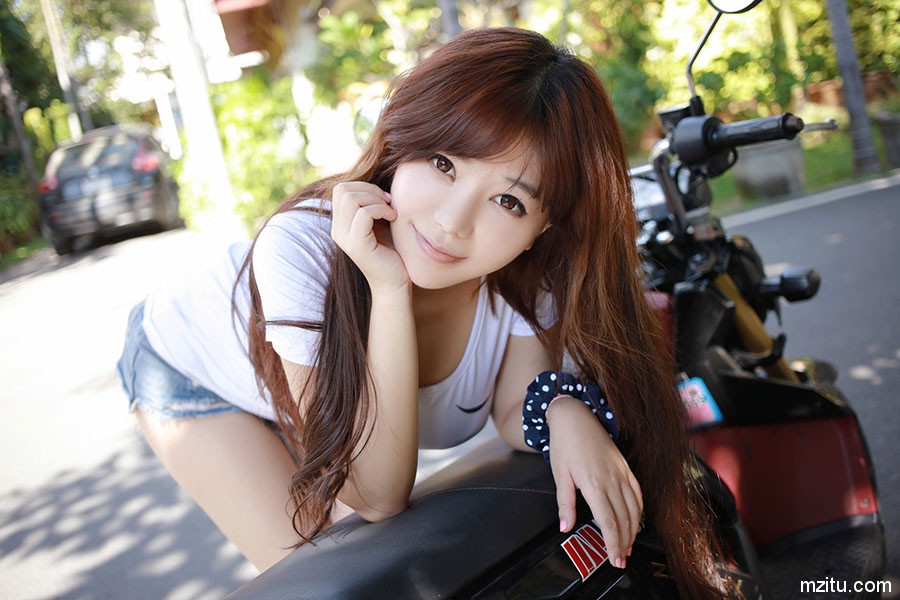 挡不住的波涛胸涌 清纯妹子刘飞儿白嫩美乳好诱人