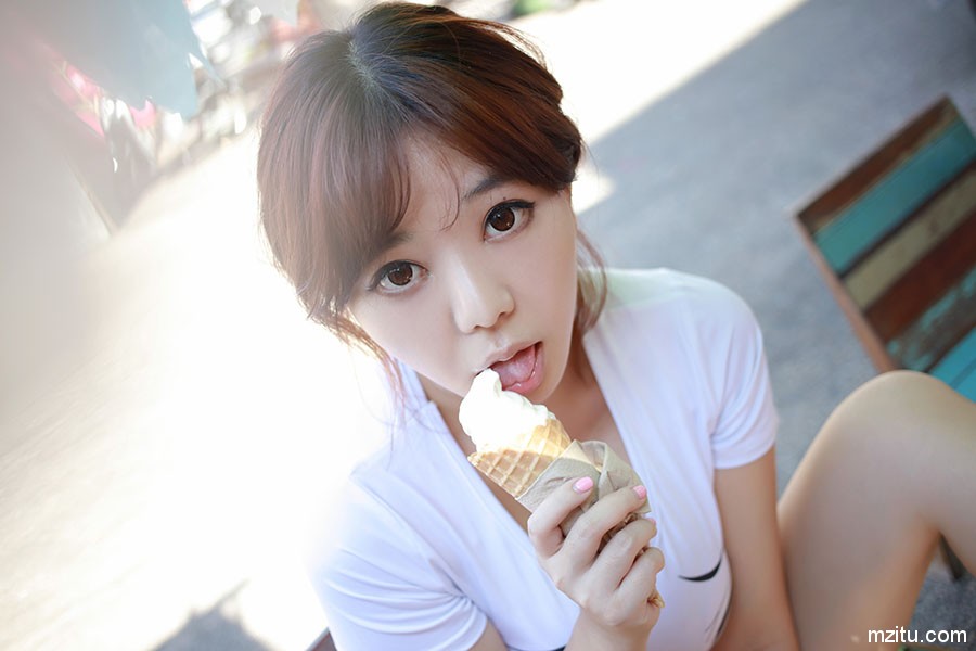 挡不住的波涛胸涌 清纯妹子刘飞儿白嫩美乳好诱人