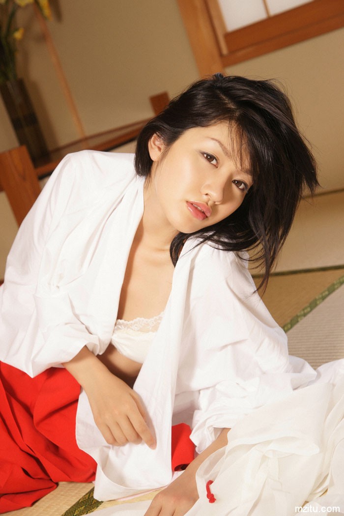 日本高冷女神多田麻美制服诱惑野性十足