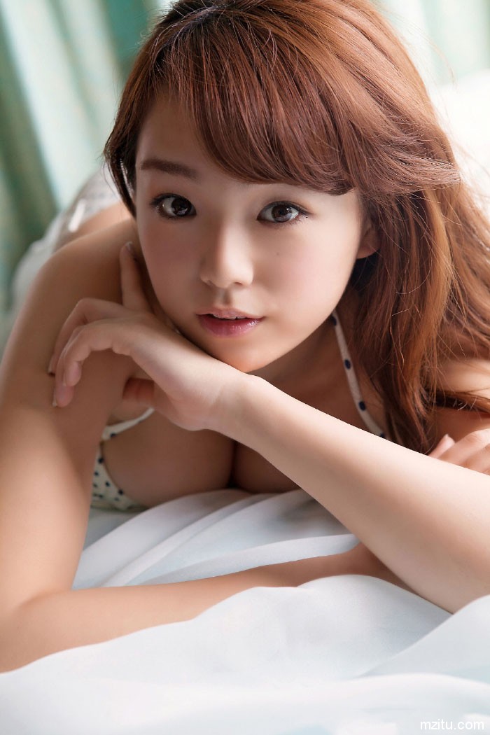 童颜巨乳筱崎爱 天真无邪娃娃脸和E罩杯傲人胸围