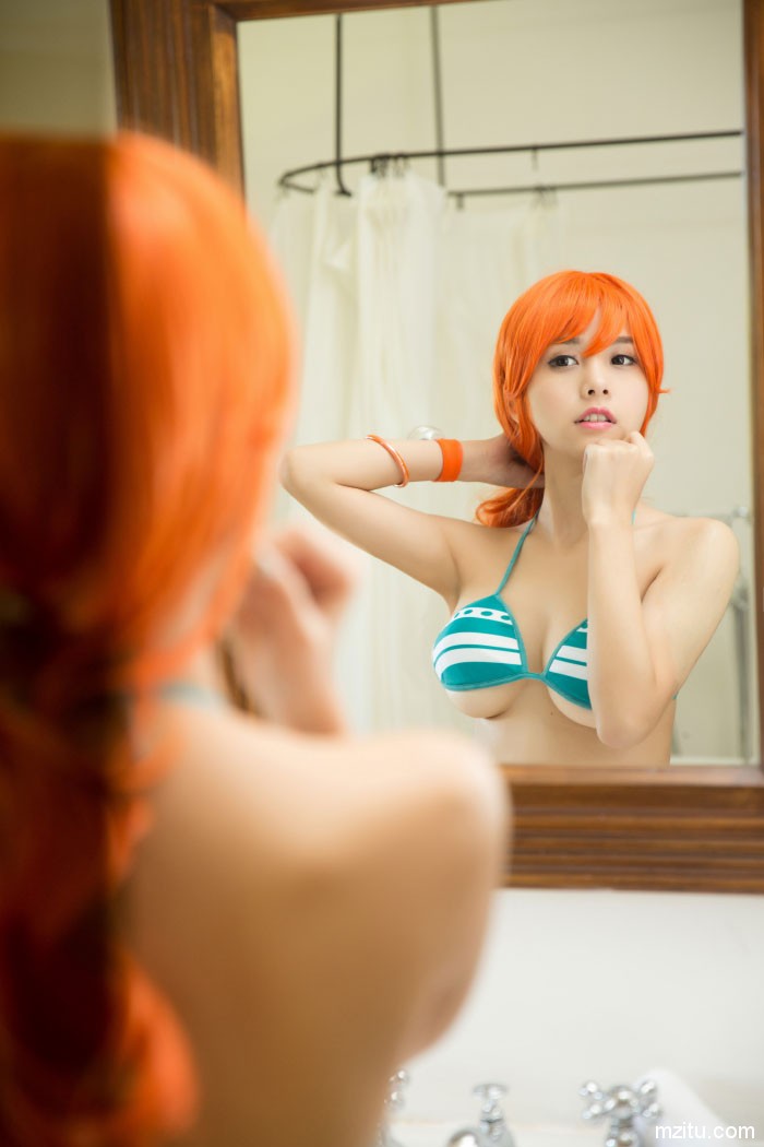 内衣撩起半球外露 清纯妹子夏美酱化身性感小魔女