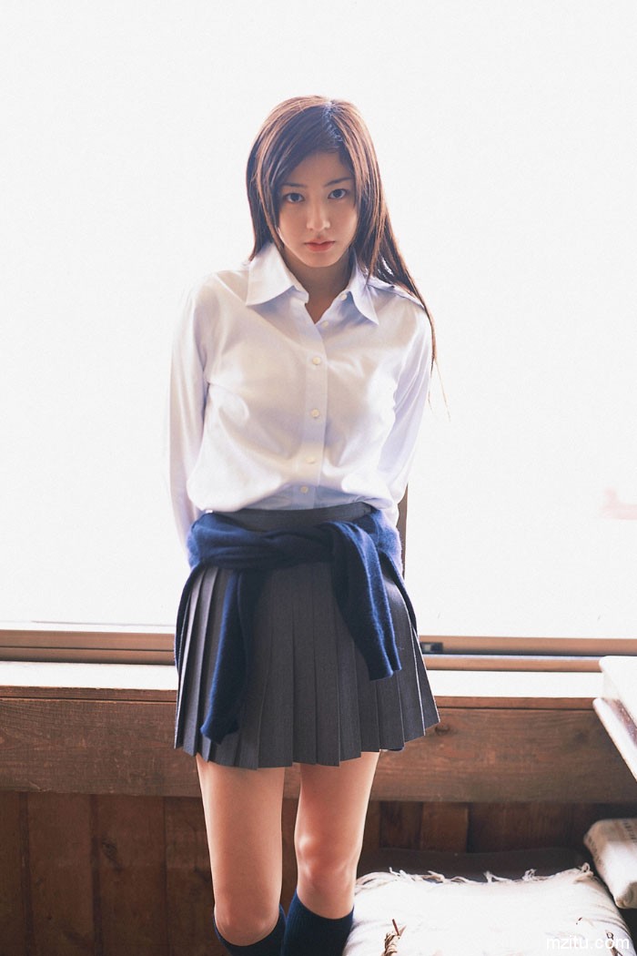 日本校花美女杉本有美制服写真美丽冻人