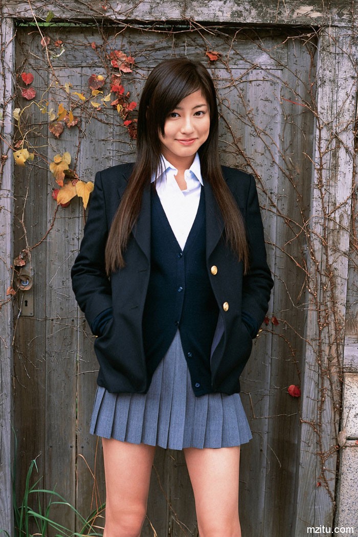 日本校花美女杉本有美制服写真美丽冻人
