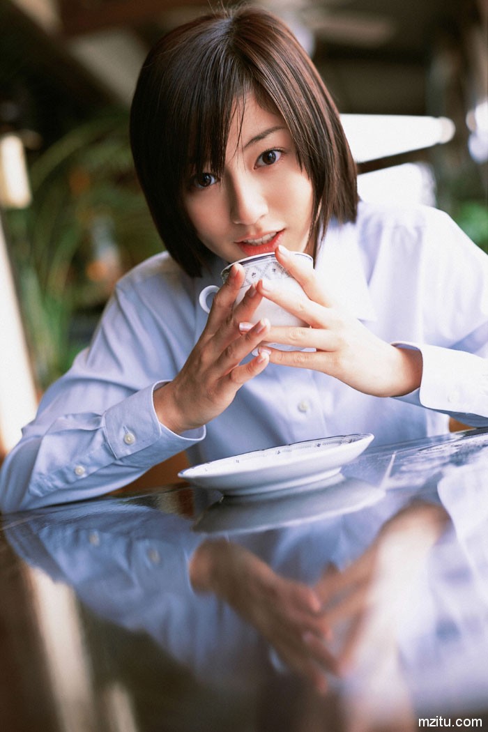 日本校花美女杉本有美制服写真美丽冻人