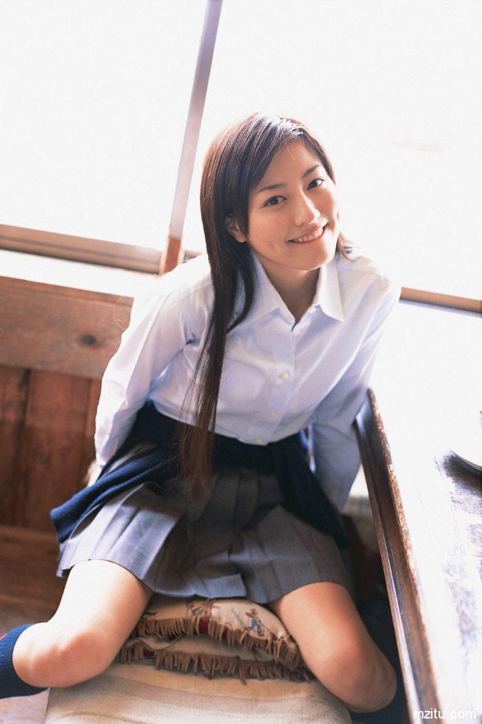 日本校花美女杉本有美制服写真美丽冻人