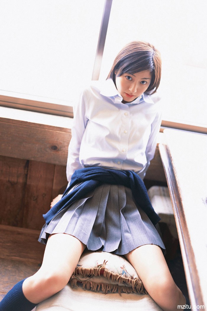 日本校花美女杉本有美制服写真美丽冻人