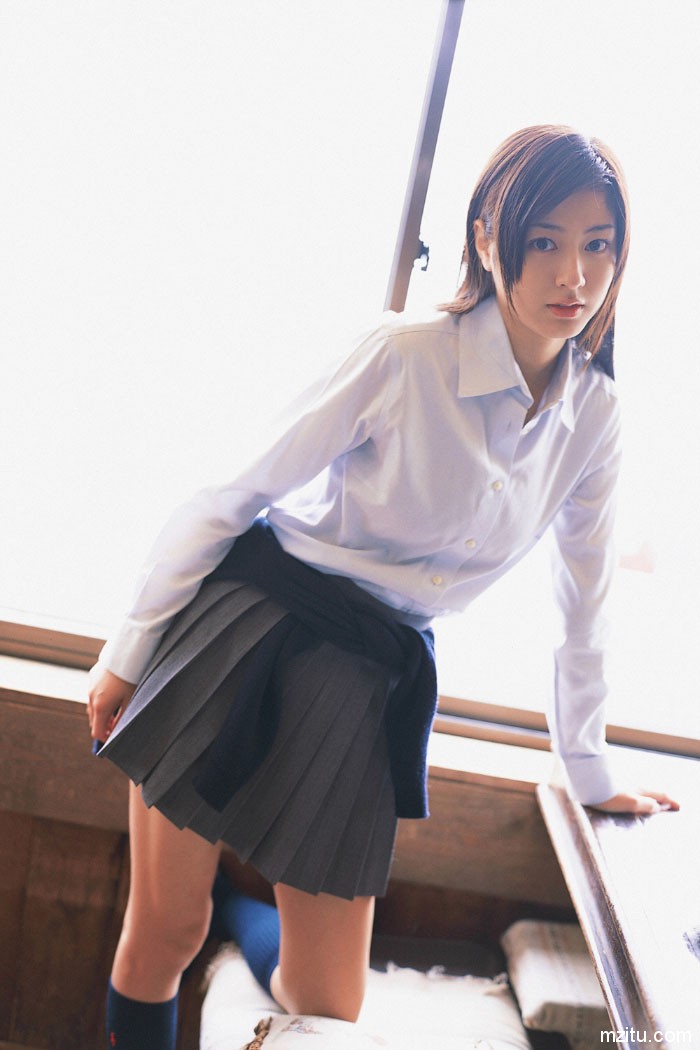 日本校花美女杉本有美制服写真美丽冻人