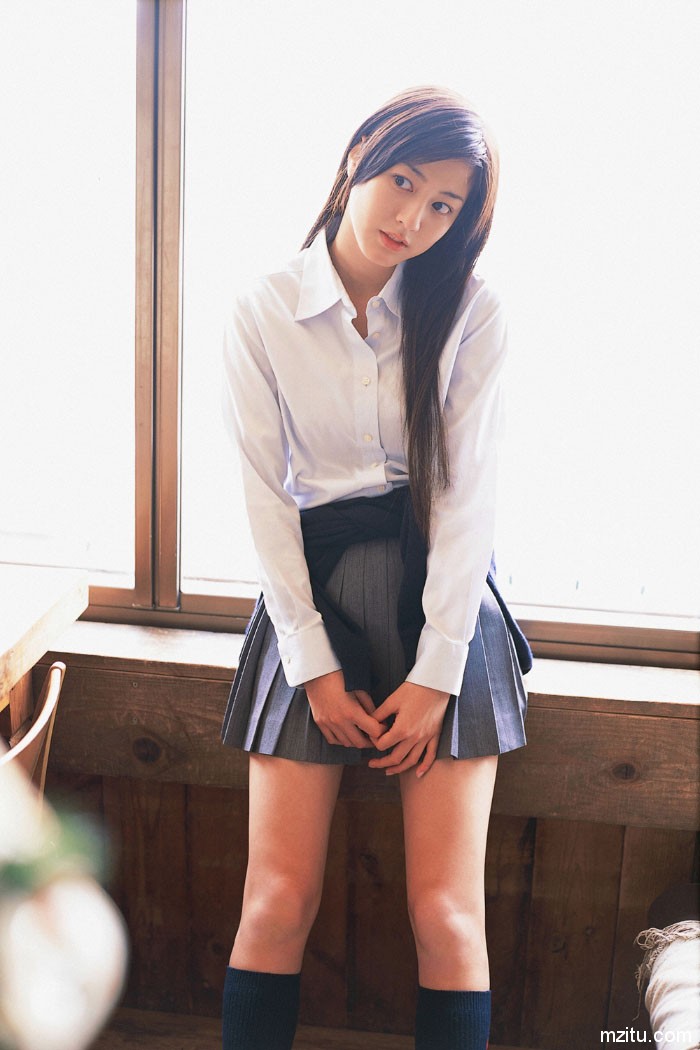 日本校花美女杉本有美制服写真美丽冻人