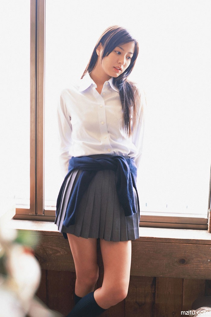 日本校花美女杉本有美制服写真美丽冻人