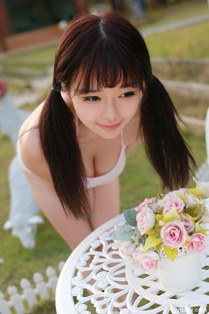 胸器美女刘飞儿公园写真无限诱惑