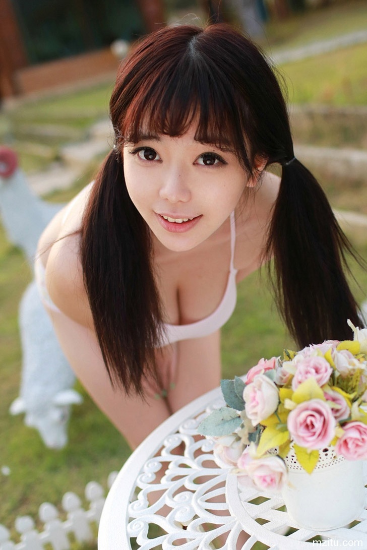 胸器美女刘飞儿公园写真无限诱惑