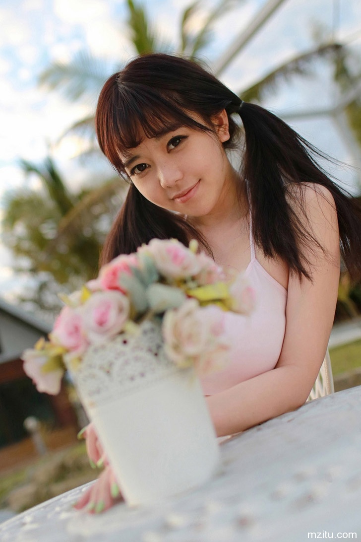 胸器美女刘飞儿公园写真无限诱惑