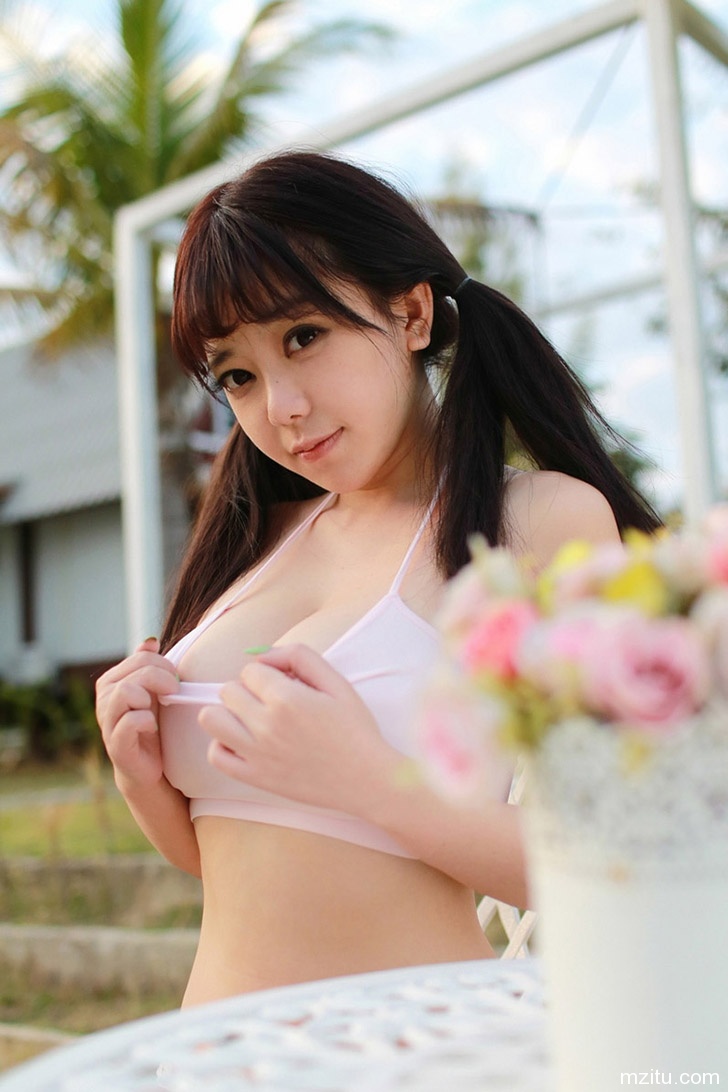 胸器美女刘飞儿公园写真无限诱惑