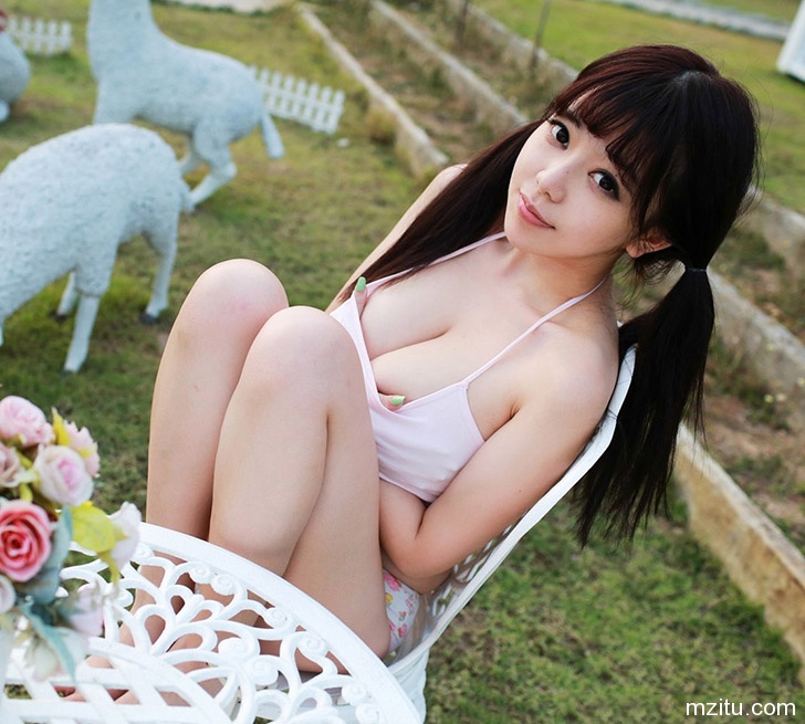 胸器美女刘飞儿公园写真无限诱惑