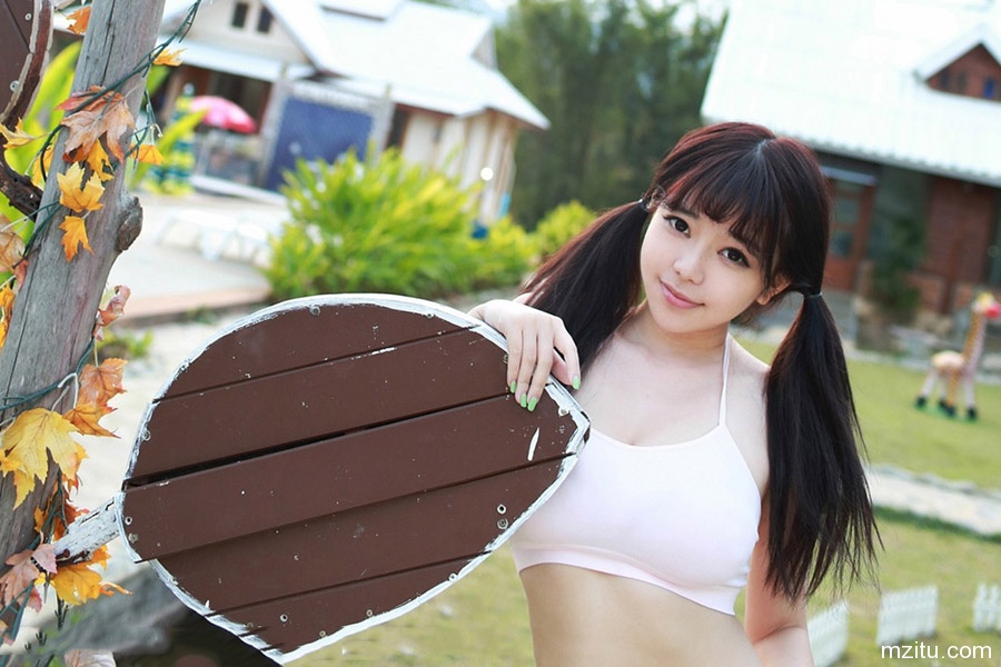 胸器美女刘飞儿公园写真无限诱惑