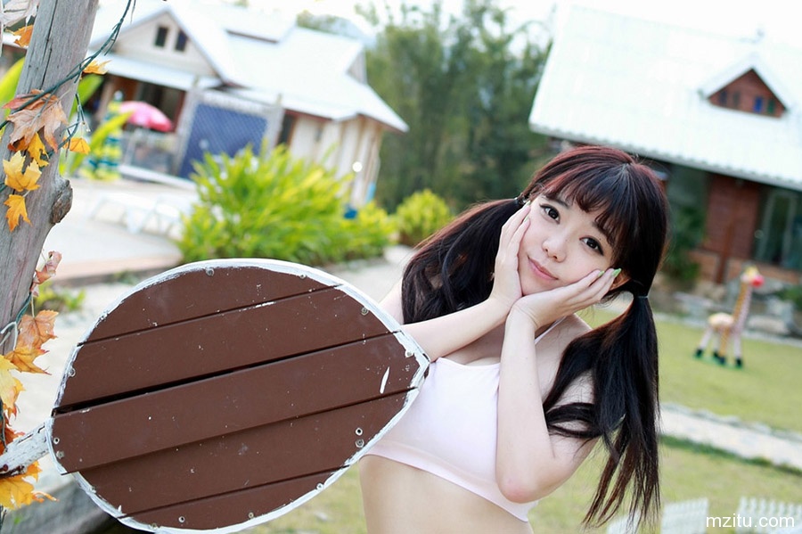 胸器美女刘飞儿公园写真无限诱惑