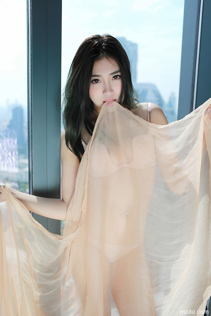 内衣若隐若现 秀人许诺艺术写真