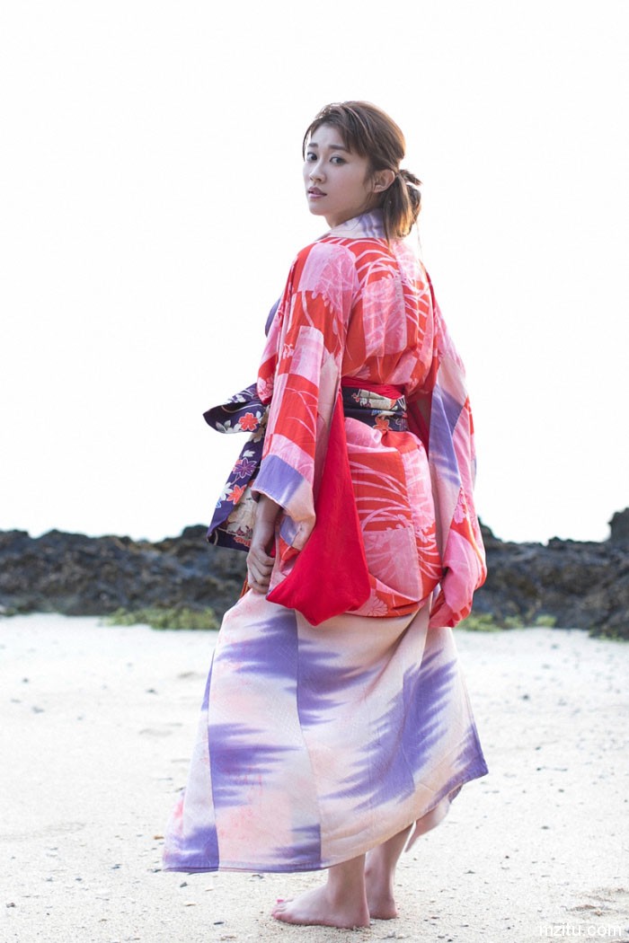 日本性感尤物原干惠比基尼大片 甜美笑容风情万种