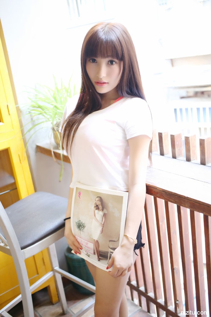 我见犹怜,气质美女Nic妮可可比基尼爆乳写真