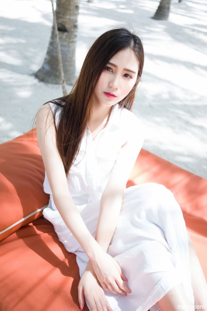 清新妹子SISY思内衣写真 深沟长腿美如天仙