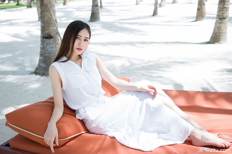 清新妹子SISY思内衣写真 深沟长腿美如天仙