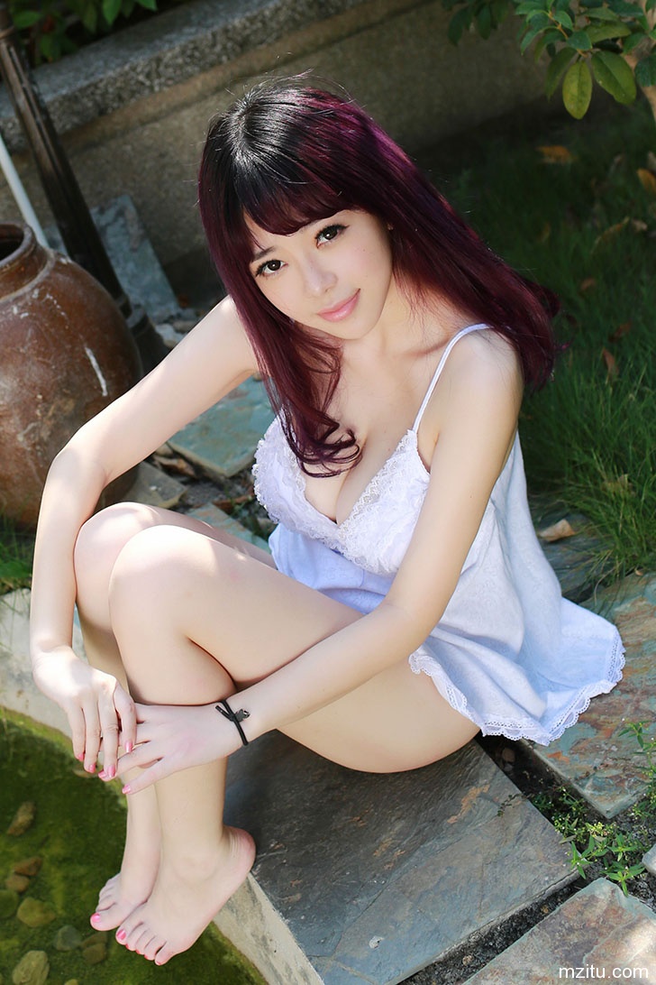 性感美女刘飞儿傲人身材豪乳呼之欲出