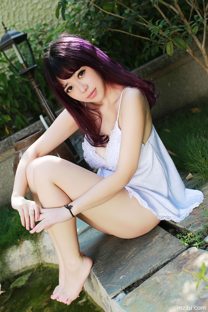 性感美女刘飞儿傲人身材豪乳呼之欲出