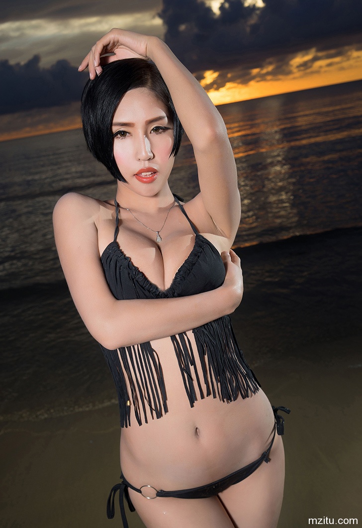 人体艺术嫩模娜依灵儿女性感制服