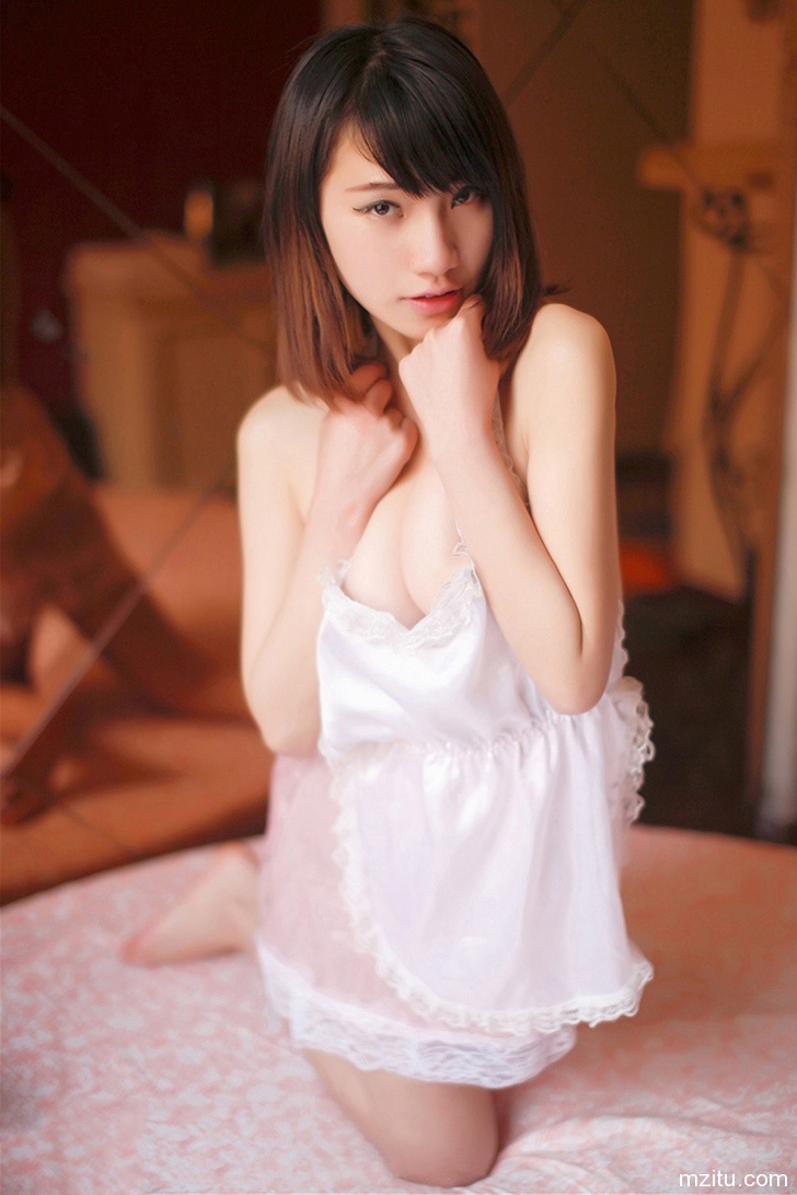 性感美女颜浅浅粉红女仆制服诱惑