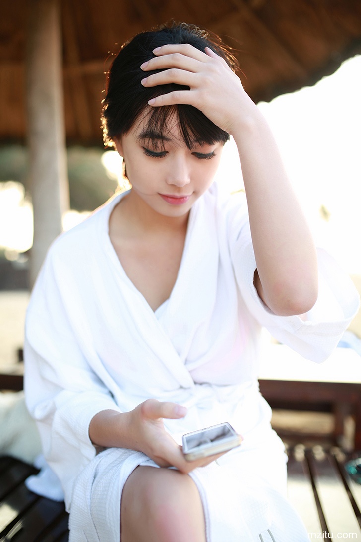 红色浴袍 黄可让你欲罢不能